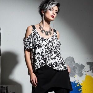 Artex Fashions Layered Cold-Shoulder Top - Black & White Abstract Print M Artsy